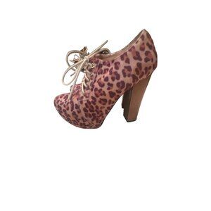 TrafLeopard Print Lace-Up Chunky Heel Womens Shoes By Truffle Collection Size 6.